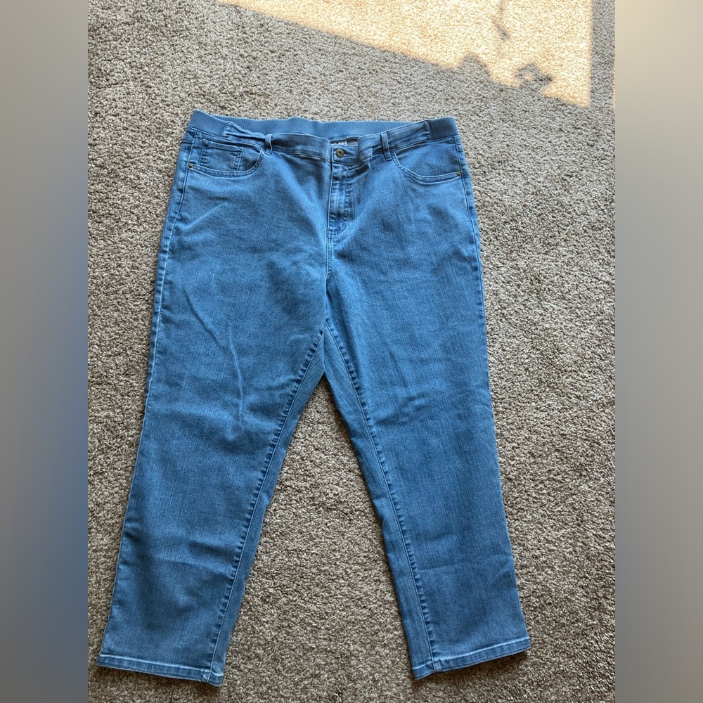 Denim & Co elastic band 24w light colored jeans